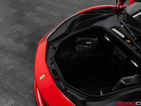 Used 2019 Ferrari 488 GTB RWD image 10
