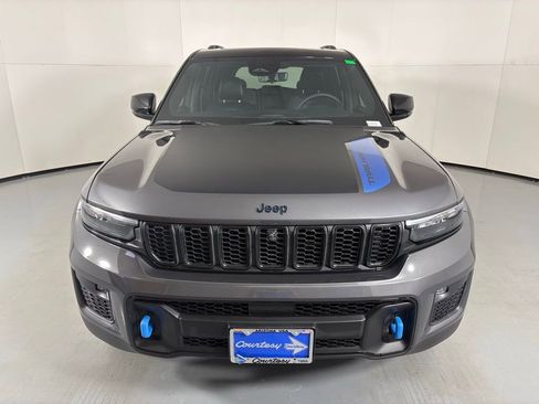 Used 2024 Jeep Grand Cherokee Trailhawk w/ Luxury Tech Group III image 3