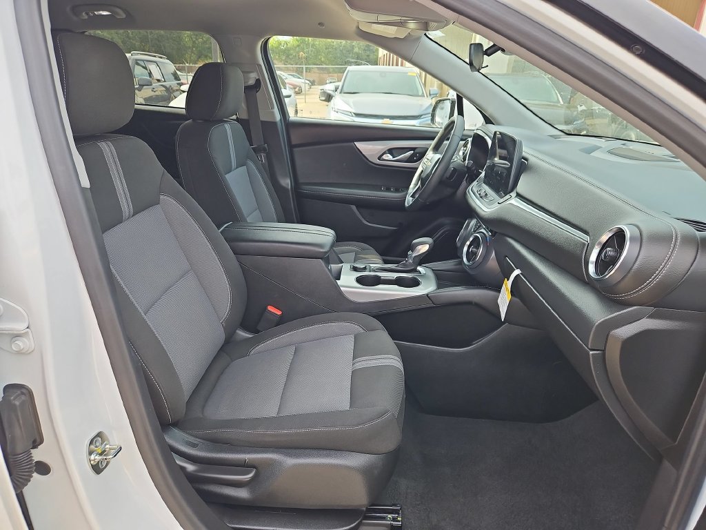 Used 2025 Chevrolet Blazer LT FWD image 28