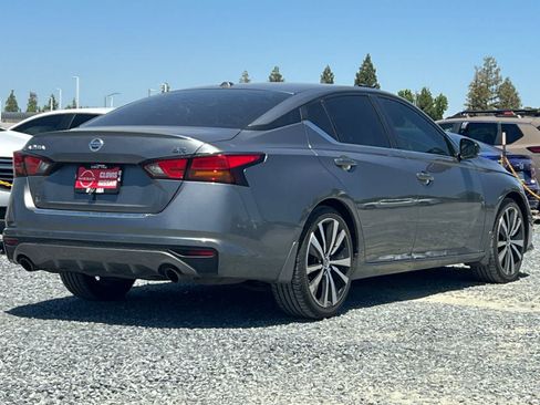 Used 2020 Nissan Altima 2.5 SR w/ Premium Package FWD image 3