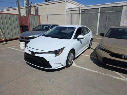 Used 2025 Toyota Corolla LE FWD image 1