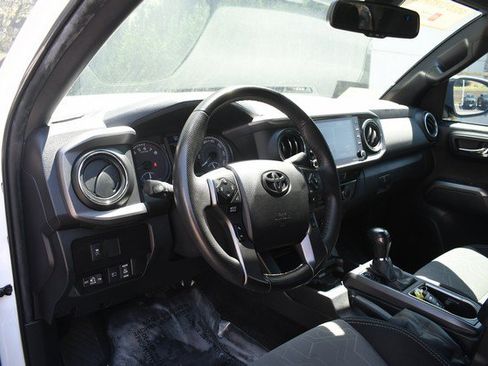 Certified 2022 Toyota Tacoma TRD Off-Road w/ Technology Package AWD/4WD image 14