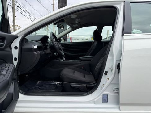 Used 2025 Nissan Altima 2.5 S image 17