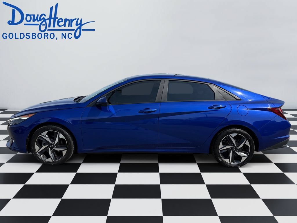 Used 2023 Hyundai Elantra SEL w/ Convenience Package FWD image 2
