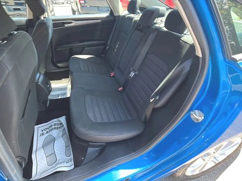 Used 2019 Ford Fusion SE FWD image 5