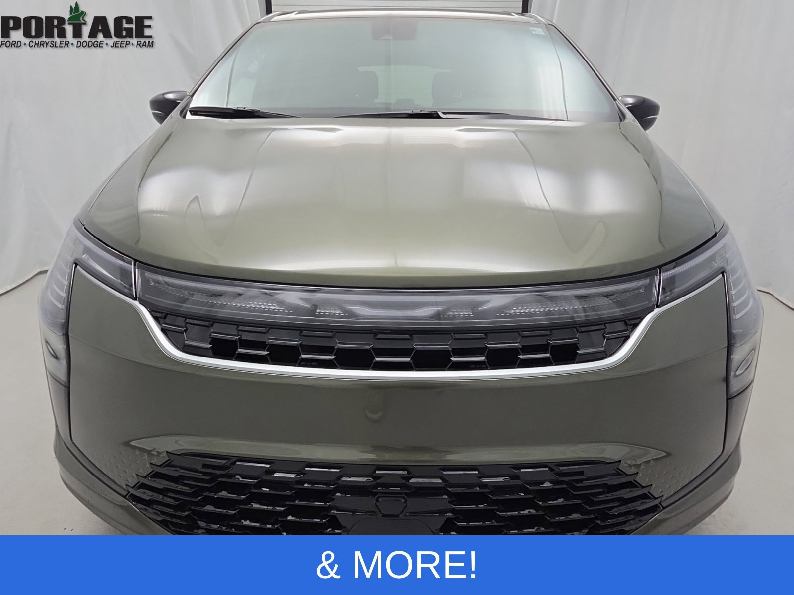 New 2027 Chrysler Pacifica Select AWD/4WD image 2