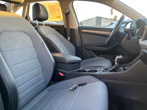 Used 2025 Volkswagen Jetta SE image 38