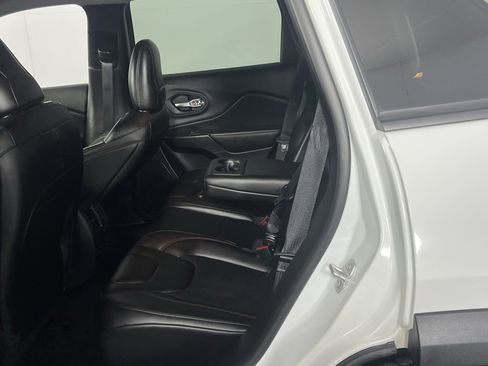 Certified 2022 Jeep Cherokee Trailhawk w/ Technology Group B image 24