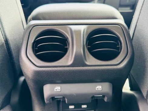 Used 2024 Jeep Wrangler Unlimited Sahara AWD/4WD image 13