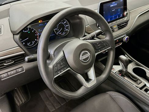 Used 2023 Nissan Altima 2.5 SV image 18