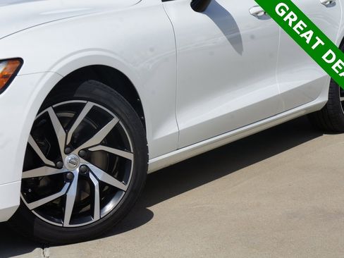 Used 2020 Volvo S60 T6 Momentum image 8