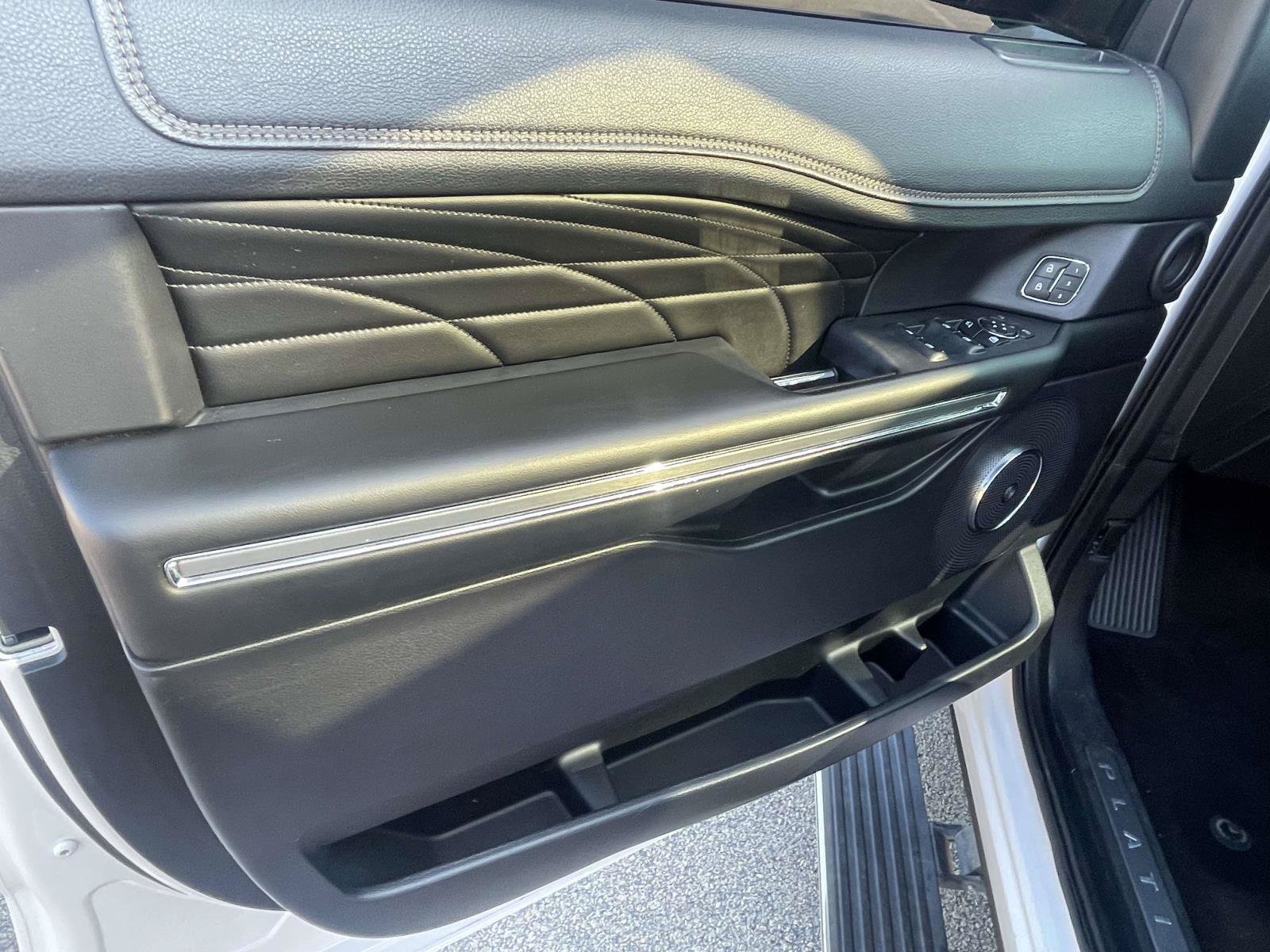 Used 2019 Ford Expedition Platinum RWD image 16