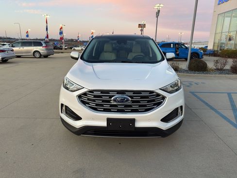 Used 2021 Ford Edge Titanium image 2