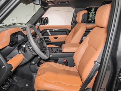 Used 2024 Land Rover Defender 130 V8 AWD/4WD image 2
