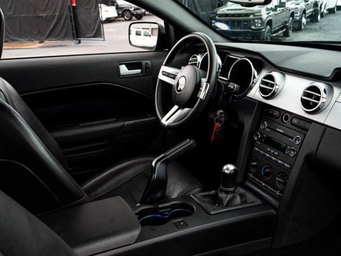 Used 2009 Ford Mustang GT Premium RWD image 25