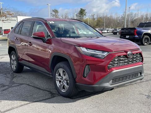 Used 2025 Toyota RAV4 XLE image 7