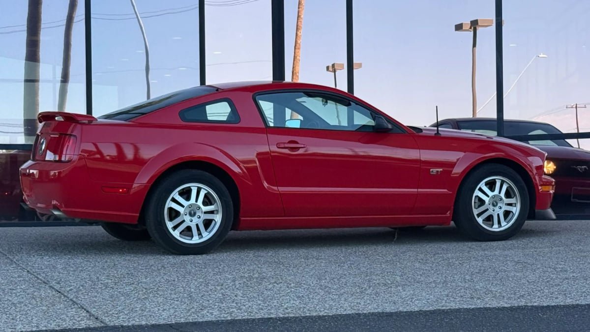 Used 2005 Ford Mustang GT Premium RWD image 13