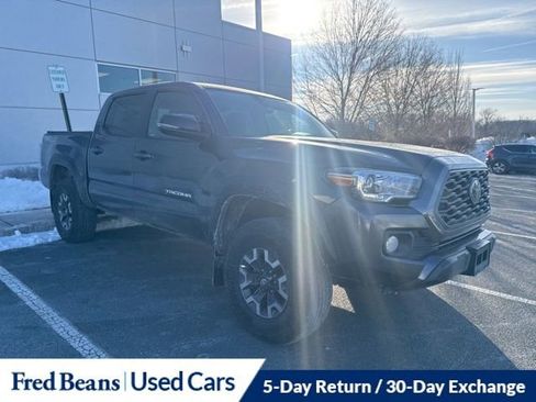 Used 2023 Toyota Tacoma TRD Off-Road image 2