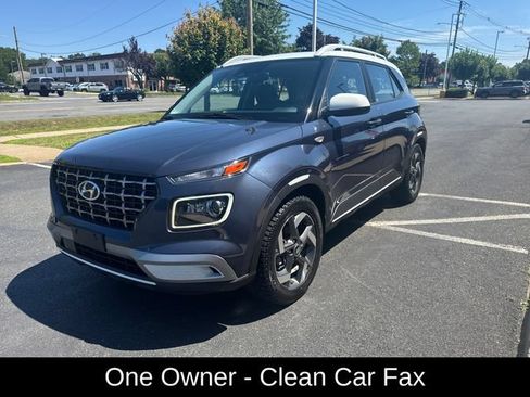 Used 2023 Hyundai Venue Limited FWD image 8