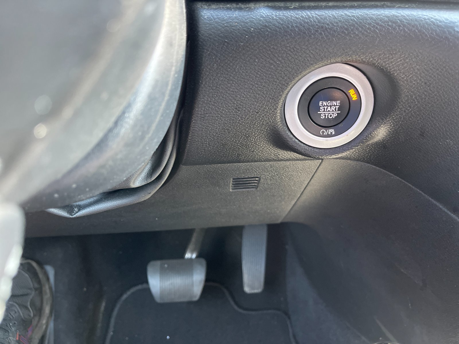Used 2025 Chrysler Pacifica Select FWD image 26