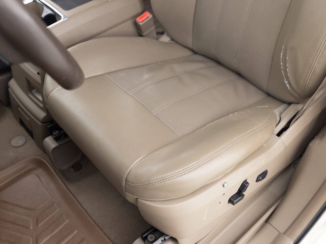 Used 2012 Chrysler Town & Country Touring-L w/ Entertainment Group #2 FWD image 21