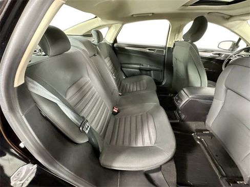 Used 2019 Ford Fusion SE image 27