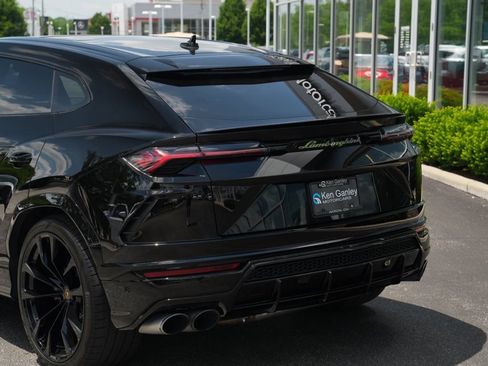 Used 2022 Lamborghini Urus AWD/4WD image 14