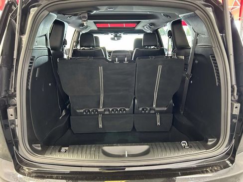 Used 2026 Chrysler Pacifica Limited FWD image 12