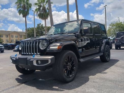 Used 2022 Jeep Wrangler Unlimited Sahara AWD/4WD image 9