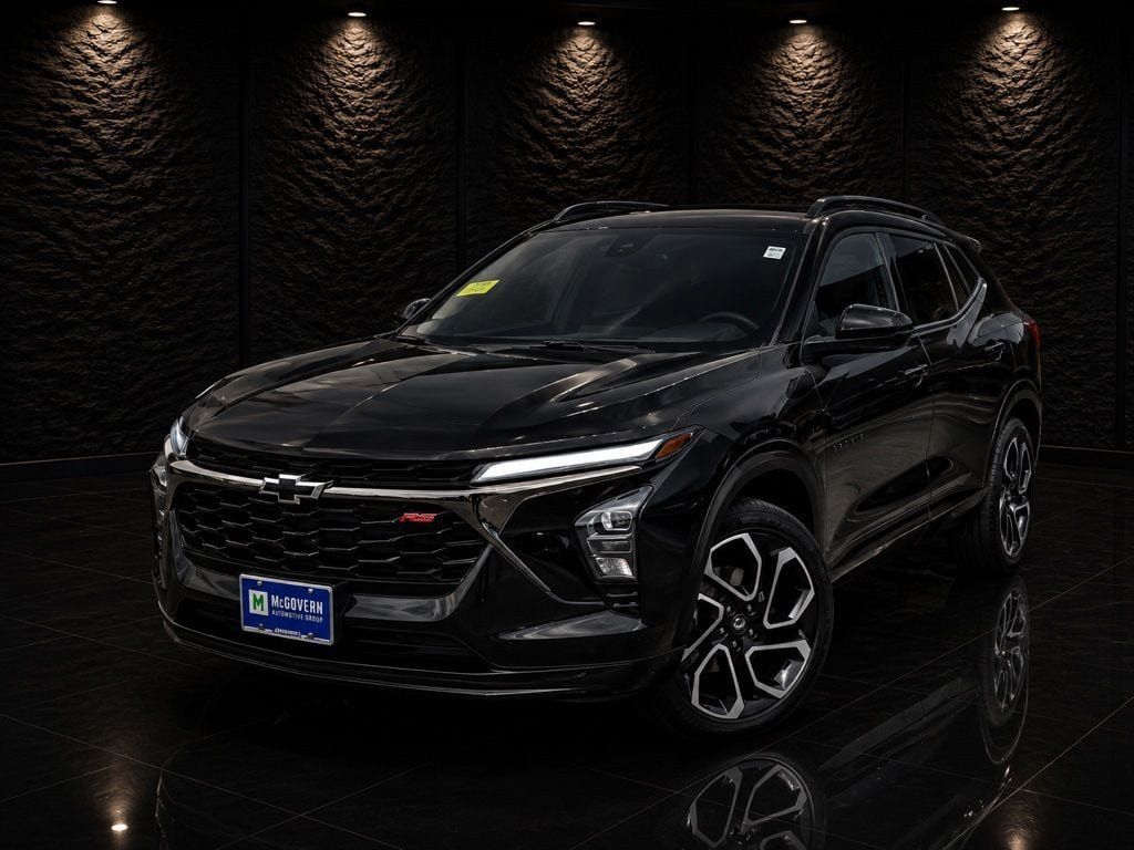 Used 2026 Chevrolet Trax RS w/ Sunroof Package FWD image 1