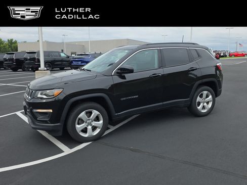 Used 2018 Jeep Compass Latitude w/ Popular Equipment Group AWD/4WD image 1