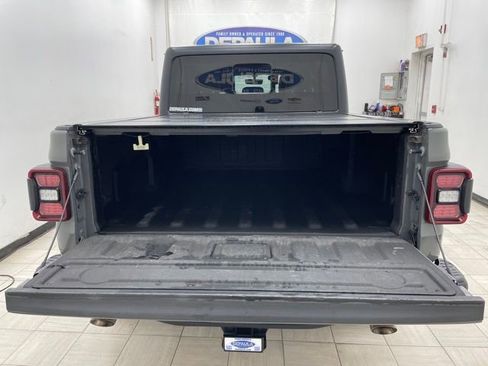 Used 2021 Jeep Gladiator Rubicon image 12