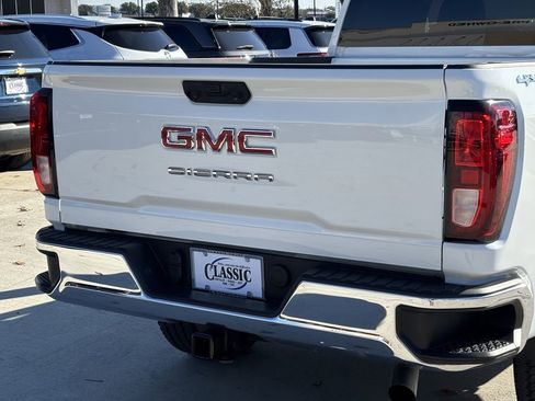 Used 2024 GMC Sierra 2500 Pro w/ Convenience Package image 4