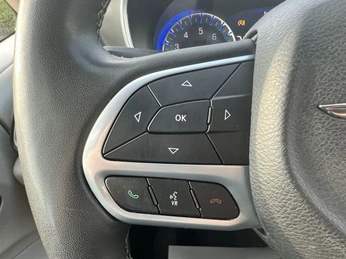 Used 2024 Chrysler Pacifica Touring-L FWD image 14