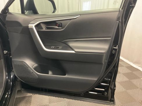 Used 2023 Toyota RAV4 LE AWD/4WD image 29