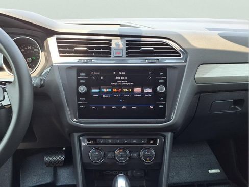 Used 2020 Volkswagen Tiguan SE AWD/4WD image 24