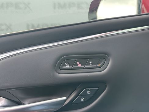 Used 2024 Cadillac Escalade ESV Premium Luxury Platinum image 25