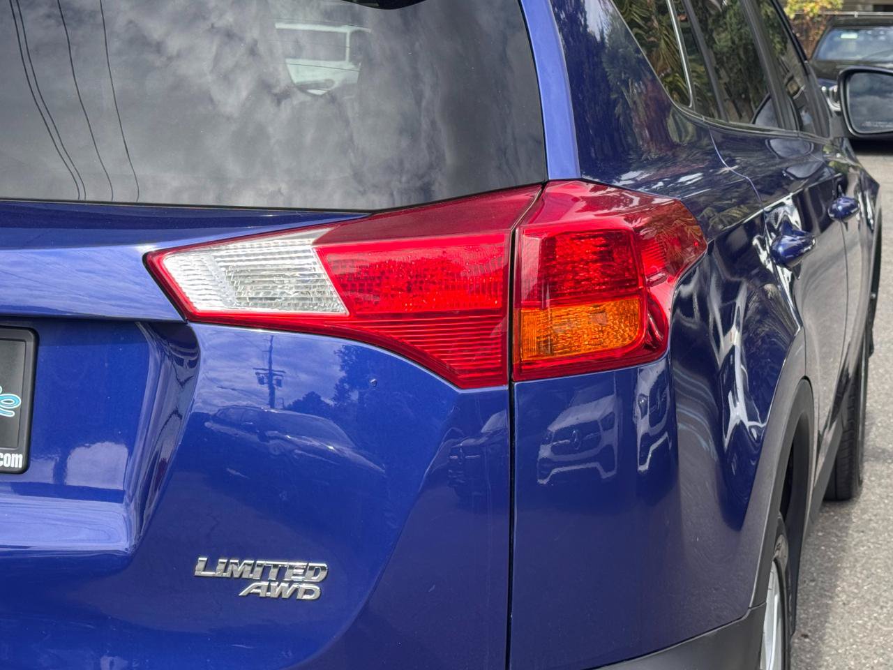 Used 2015 Toyota RAV4 Limited AWD/4WD image 25