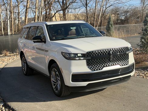 New 2026 Lincoln Navigator Reserve image 7