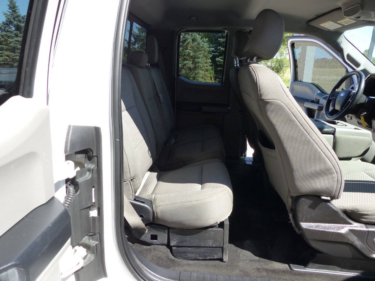Used 2015 Ford F150 XLT w/ Equipment Group 302A Luxury AWD/4WD image 47