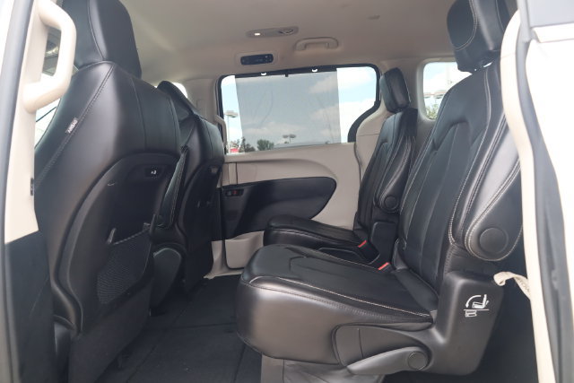 Certified 2024 Chrysler Pacifica Touring-L FWD image 32