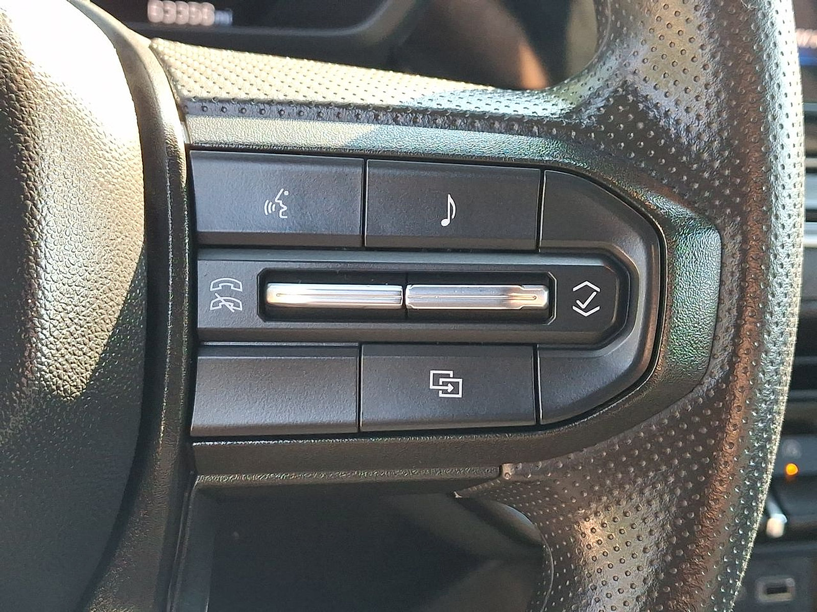 Certified 2024 Chevrolet Colorado Trail Boss w/ Advanced Trailering Package AWD/4WD image 18