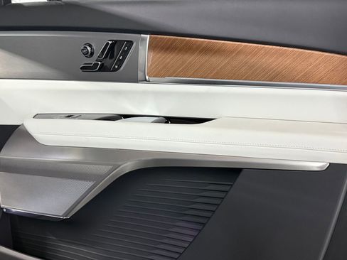 New 2026 Cadillac Vistiq Sport w/ LPO, Floor Liner Package image 51