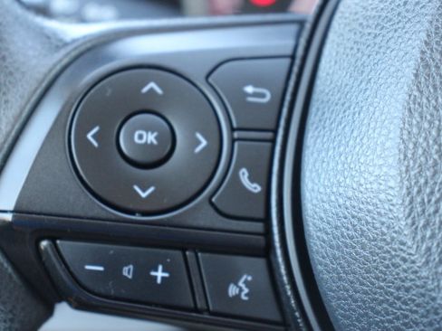 Used 2024 Toyota RAV4 XLE FWD image 24
