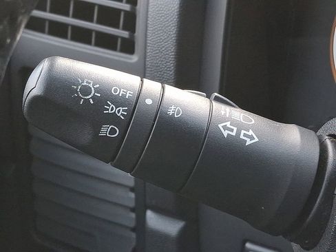 Used 2014 Nissan Titan SV w/ SV Value Truck Package image 19