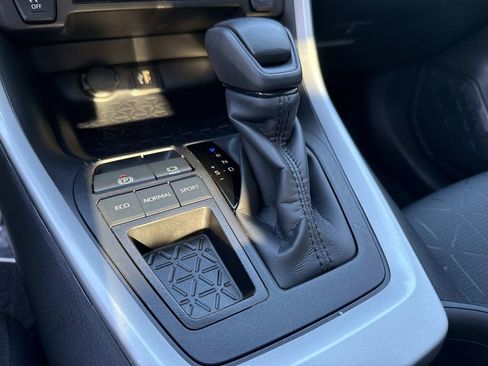 Used 2025 Toyota RAV4 XLE w/ Convenience Package image 35