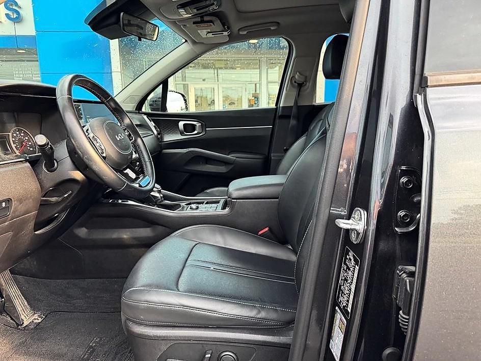 Used 2022 Kia Sorento S w/ Panoramic Sunroof Package FWD image 10