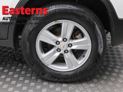 Used 2020 Chevrolet Trax LS w/ Tint and Cruise Package AWD/4WD image 8