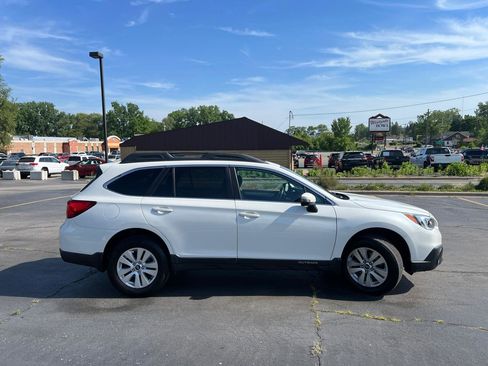Used 2017 Subaru Outback 2.5i Premium AWD/4WD image 10