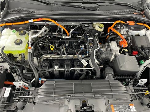 New 2025 Ford Escape SE w/ Class II Trailer Tow Package image 25